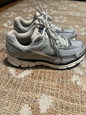Nike Vomero 5 Sneakers - Women’s